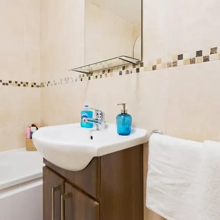 Central Location 2 Bed Apt Fast Wifi & Tv&kitchen *
