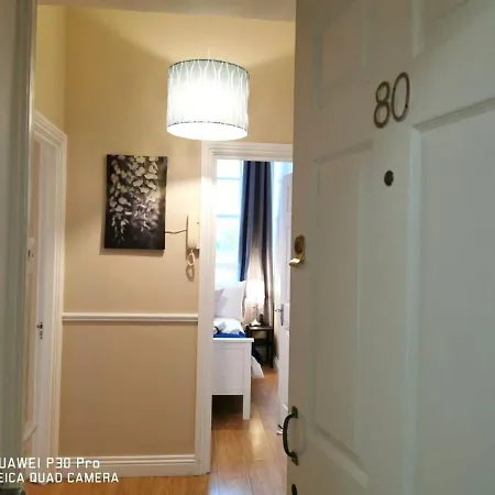 Central Location 2 Bed Apt Fast Wifi & Tv&kitchen Dublin
