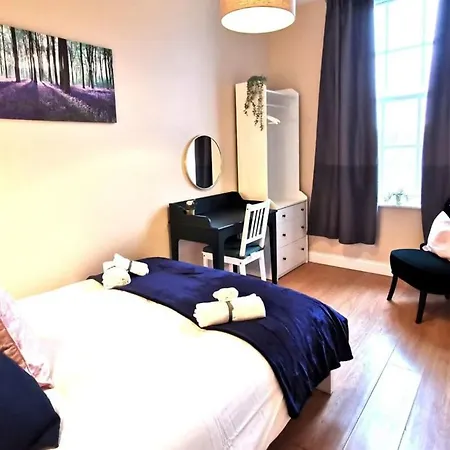 Central Location 2 Bed Apt Fast Wifi & Tv&kitchen *