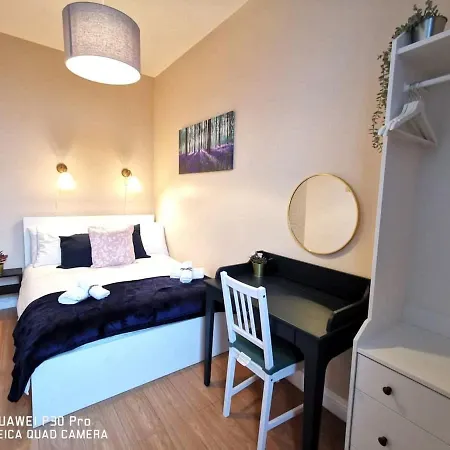 Central Location 2 Bed Apt Fast Wifi & Tv&kitchen